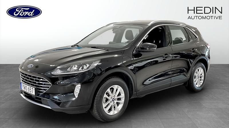 Svart (black) Begagnad 2022 Ford Kuga Titanium SUV | 269 900 kr (Lite dyr) - Bild 1/4
