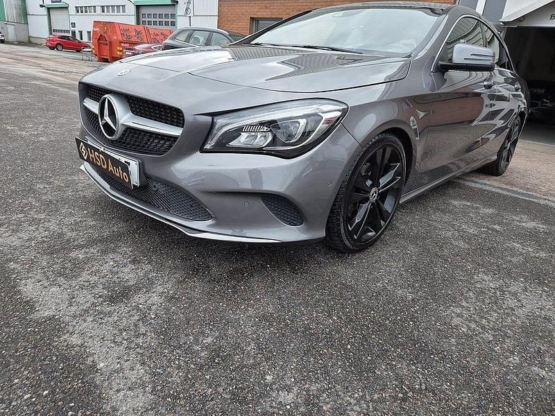 Mörkgrå (grå) Begagnad 2017 Mercedes CLA200 Progressive Sportkupé | 205 000 kr (Bra pris) - Bild 1/4