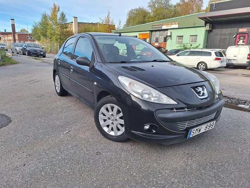 Svart Begagnad 2010 Peugeot 206+ Halvkombi | 15 900 kr - Bild 1/4