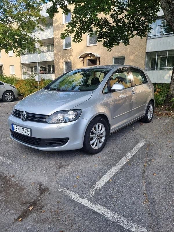 Silver Begagnad 2013 VW Golf VII Halvkombi | 82 000 kr (Superpris) - Bild 1/4