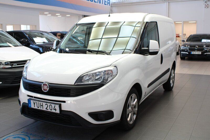 Vit Begagnad 2018 Fiat Doblò Minibuss | 79 900 kr (Bra pris) - Bild 1/4