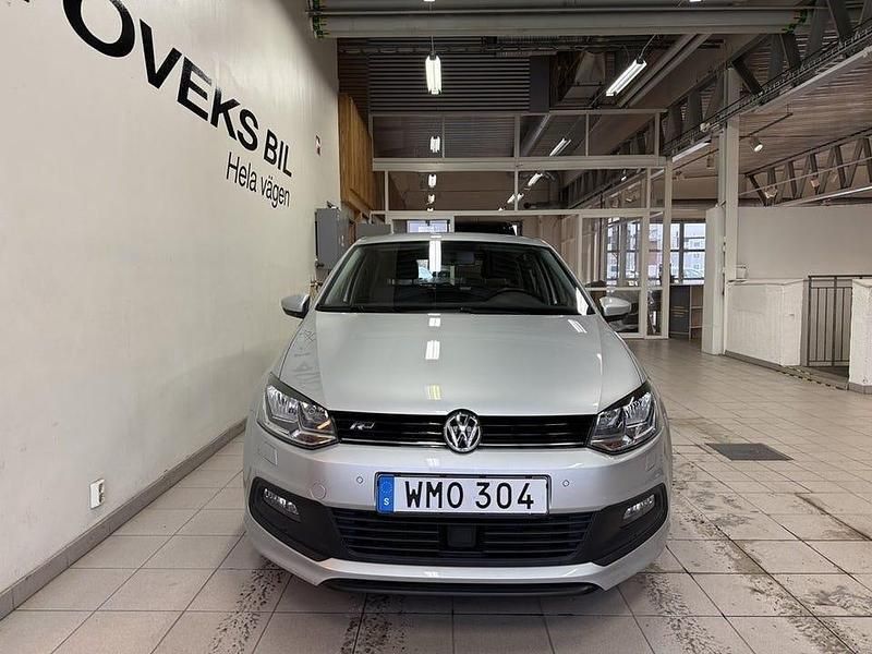 Begagnad VW Polo Comfortline 90 HK (66 kW) 2017 Light silver metalli