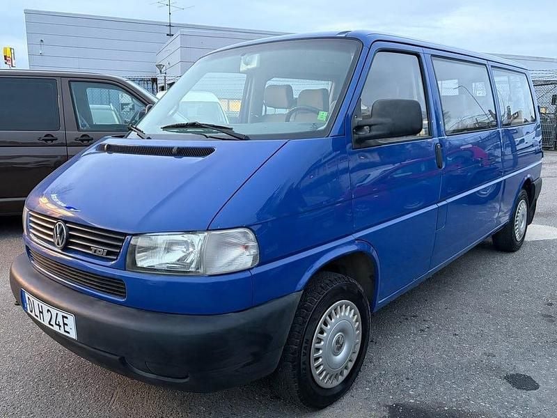 Blå Begagnad 2000 VW Caravelle Minibuss | 89 000 kr - Bild 1/4