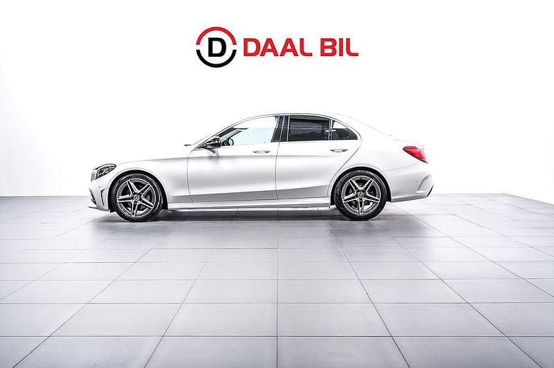 Vit Begagnad 2019 Mercedes C200 AMG Sedan | 234 700 kr (Marknadspris) - Bild 1/4