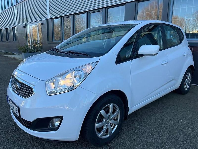 Vit Begagnad 2011 Kia Venga Comfort Halvkombi | 64 900 kr (Marknadspris) - Bild 1/4