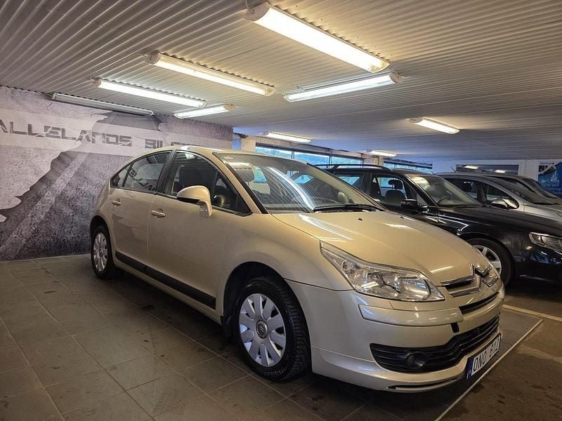 Ljusbrun (brun) Begagnad 2007 Citroën C4 Halvkombi | 19 900 kr (Marknadspris) - Bild 1/4