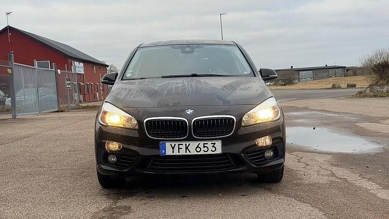 Begagnad BMW 218 Sport Line 150 HK (110 kW) 2016 Mörkbrun Kombi