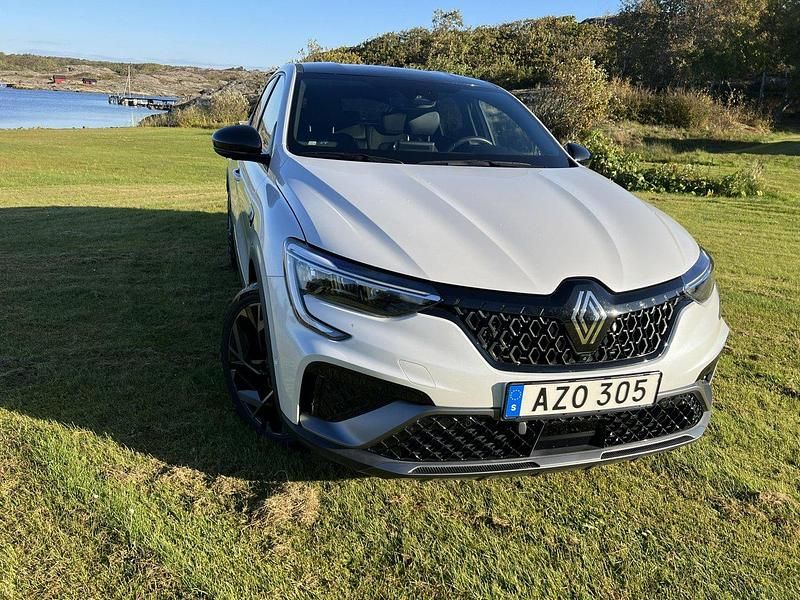 Vit Begagnad 2024 Renault Arkana Esprit Alpine SUV | 285 000 kr (Marknadspris) - Bild 1/4