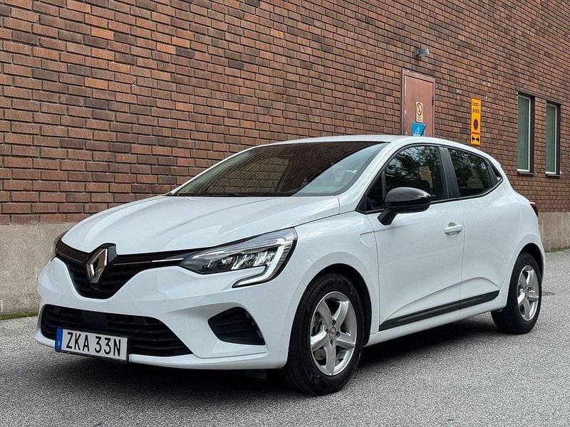 Vit Begagnad 2022 Renault Clio V Equilibre Halvkombi | 162 500 kr (Marknadspris) - Bild 1/4