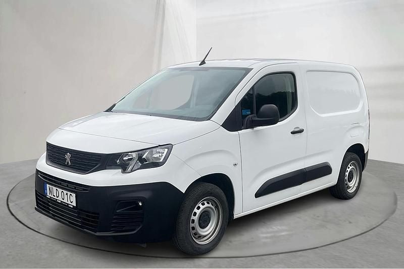 Vit Begagnad 2020 Peugeot Partner Minibuss | 130 000 kr (Superpris) - Bild 1/4