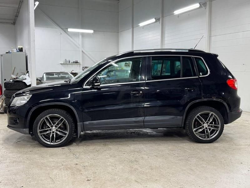 Begagnad VW Tiguan Sportline 140 HK (102 kW) 2009 Svart SUV