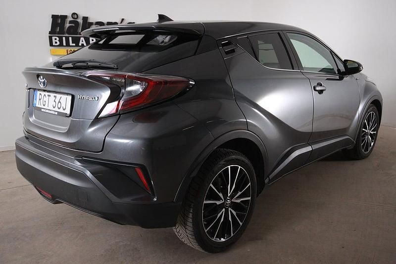 Begagnad Toyota C-HR Executive 122 HK (89 kW) 2018 Mörkgrå SUV