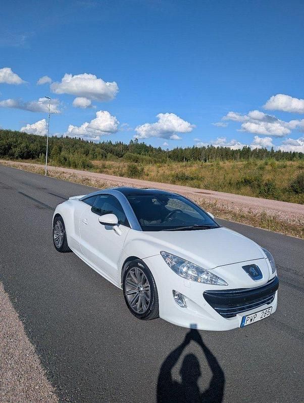 Vit Begagnad 2011 Peugeot RCZ Sportkupé | 119 000 kr (Marknadspris) - Bild 1/3