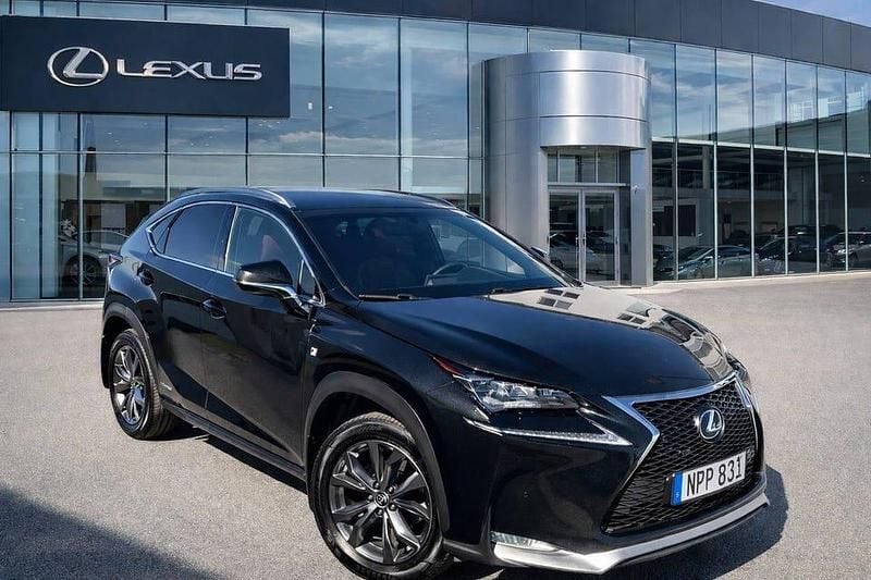 Begagnad 2015 Lexus NX300h SUV | 180 000 kr (Lite dyr) - Bild 1/4