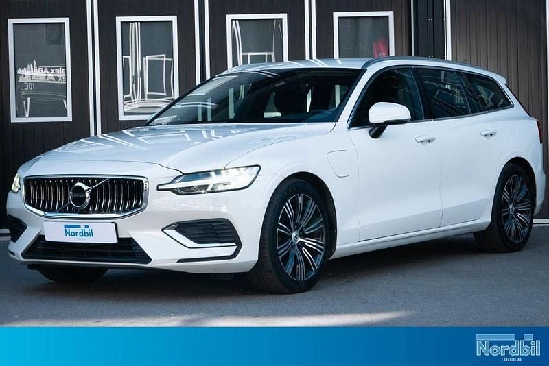 Vit Begagnad 2021 Volvo V60 Inscription Kombi | 239 900 kr (Bra pris) - Bild 1/4