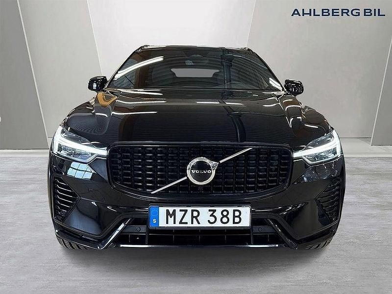 Begagnad Volvo XC60 Plus 253 HK (186 kW) 2022 Svart SUV