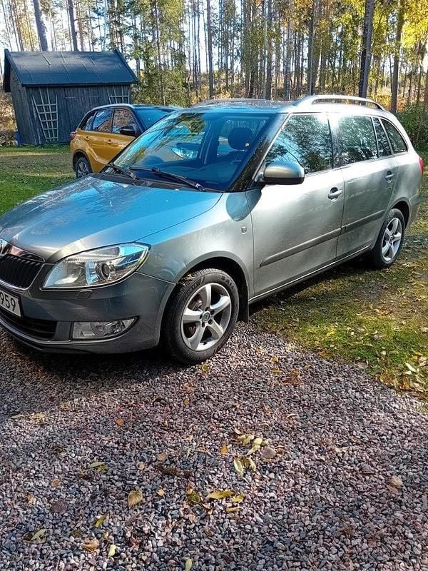 Silver Begagnad 2013 Skoda Fabia Elegance Kombi | 39 000 kr (Bra pris) - Bild 1/4