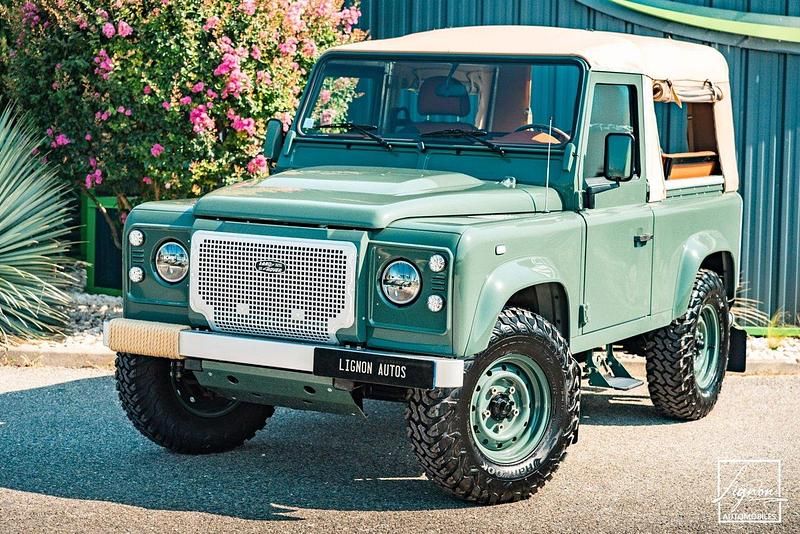 Begagnad 2013 Land Rover Defender SUV | 899 900 kr - Bild 1/4