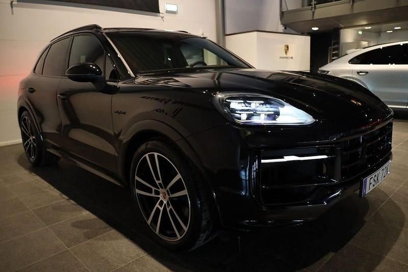Begagnad Porsche Cayenne 469 HK (344 kW) 2025 Svart SUV