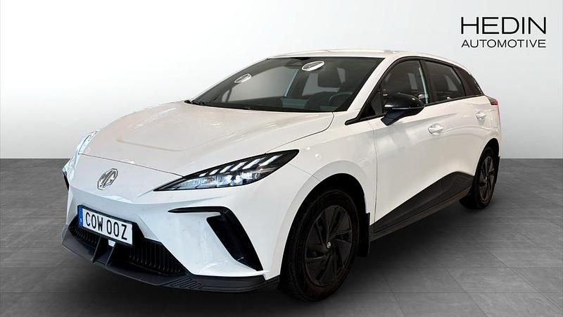 Vit (white) Begagnad 2023 MG MG4 EV Halvkombi | 259 900 kr - Bild 1/4
