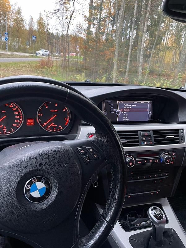 Begagnad BMW 320 177 HK (130 kW) 2010 Kombi