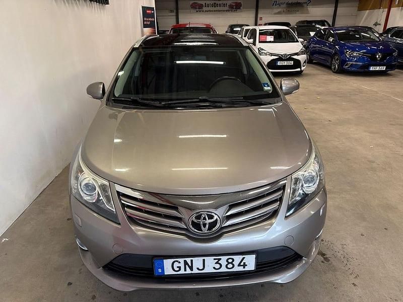 Begagnad Toyota Avensis 147 HK (108 kW) 2014 Brun Kombi