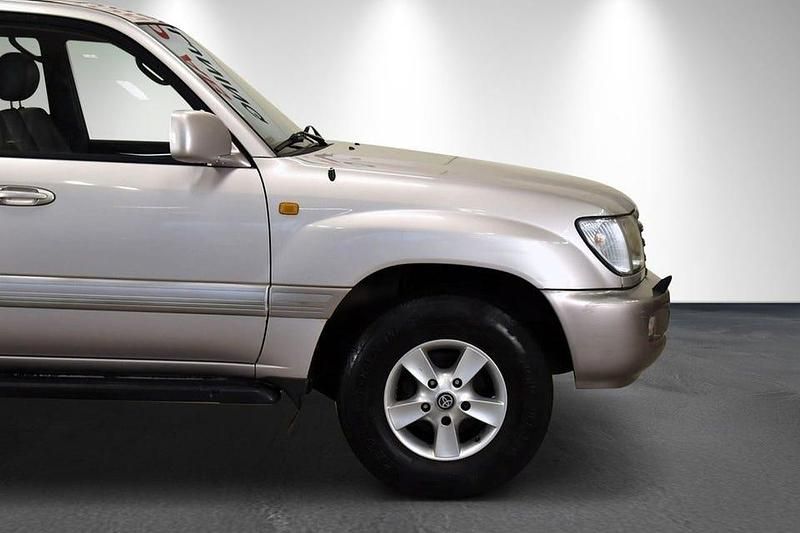 Begagnad Toyota Land Cruiser 204 HK (150 kW) 2005 Silver SUV