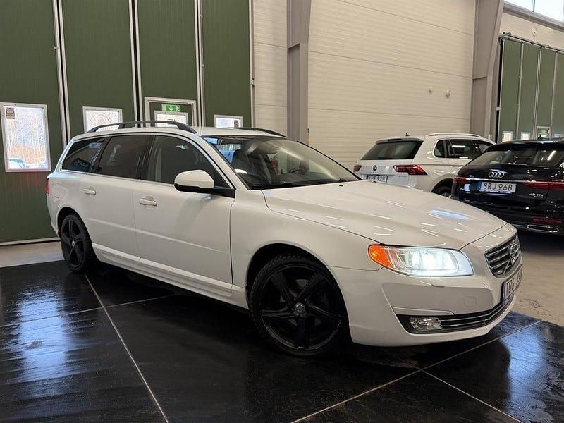 Begagnad Volvo V70 Momentum 163 HK (119 kW) 2012 Vit Kombi