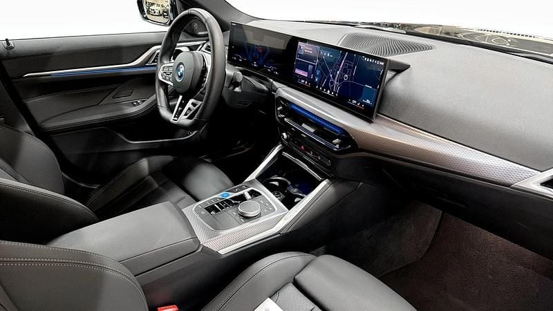 Begagnad BMW i4 Comfort Edition 250 kW (340 HK) 2025 Blå Sedan