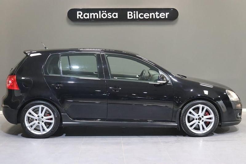 Begagnad VW Golf V GTI 200 HK (147 kW) 2006 Svart Halvkombi