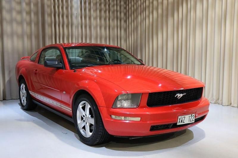 Begagnad Ford Mustang 214 HK (157 kW) 2006 Röd Sportkupé