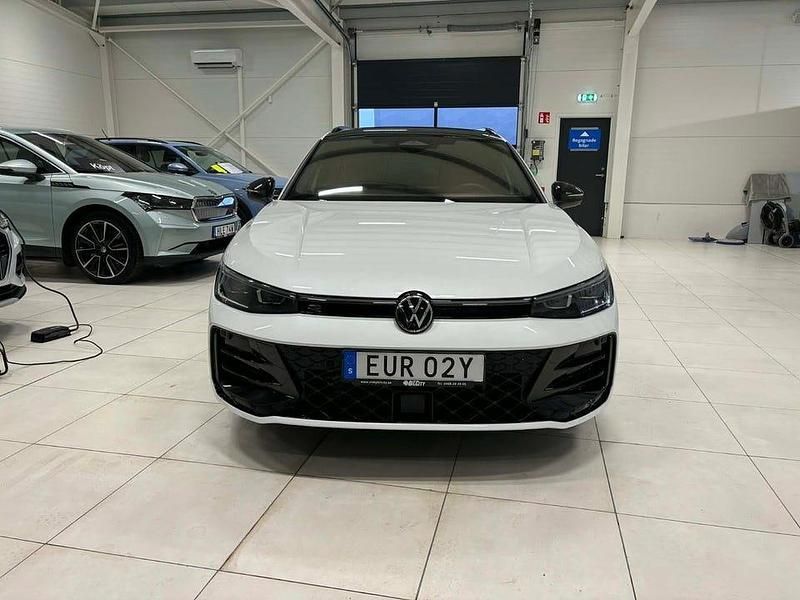 Begagnad VW Passat R-line 272 HK (200 kW) 2024 Vit Kombi
