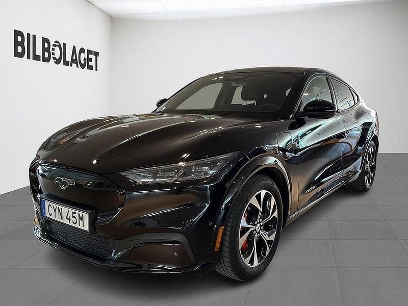 Svart Begagnad 2021 Ford Mustang Mach-E Standard Range SUV | 379 800 kr (Marknadspris) - Bild 1/4