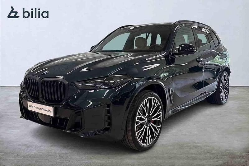 Grön Begagnad 2025 BMW X5 SUV | 1 178 900 kr - Bild 1/1
