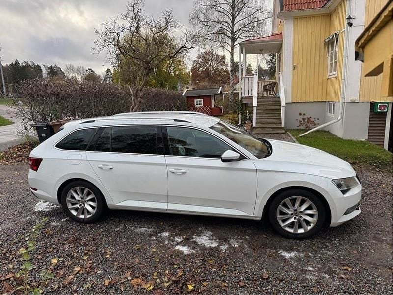 Begagnad 2016 Skoda Superb Kombi | 149 000 kr (Marknadspris) - Bild 1/4