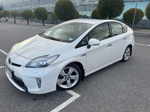 Vit Begagnad 2013 Toyota Prius Plug-in Hybrid Halvkombi | 80 000 kr (Marknadspris) - Bild 1/4