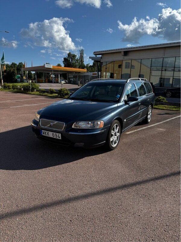 Blå Begagnad 2005 Volvo V70 Summum Kombi | 29 000 kr (Bra pris) - Bild 1/4