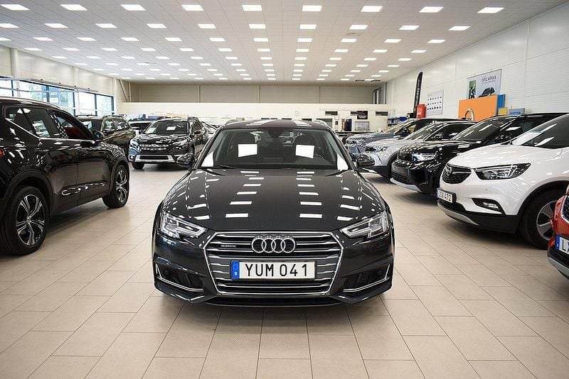 Grå (gråmetallic) Begagnad 2018 Audi A4 Kombi | 199 900 kr (Marknadspris) - Bild 1/4