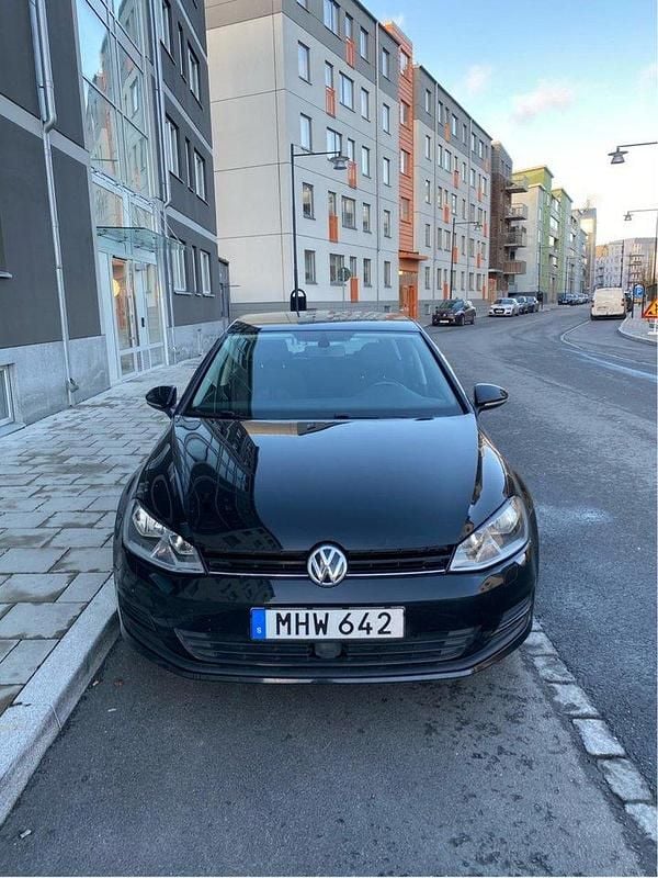 Svart Begagnad 2016 VW Golf VII Halvkombi | 95 000 kr (Bra pris) - Bild 1/4