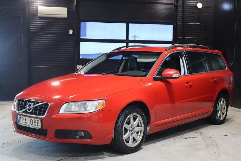 Begagnad Volvo V70 175 HK (128 kW) 2009 Röd Kombi