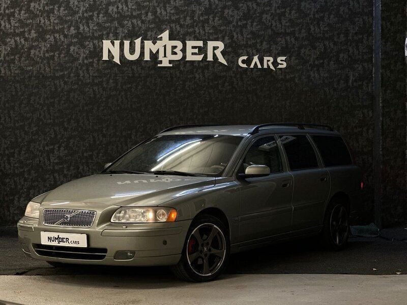 Ljusgrön Begagnad 2005 Volvo V70 Momentum Kombi | 44 900 kr (Marknadspris) - Bild 1/4