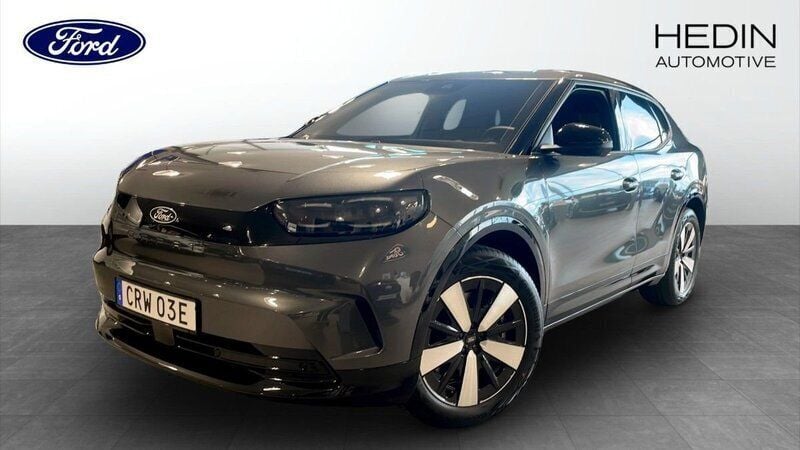 Grå (grey) Begagnad 2024 Ford Capri Extended Range Sedan | 499 900 kr (Superpris) - Bild 1/4