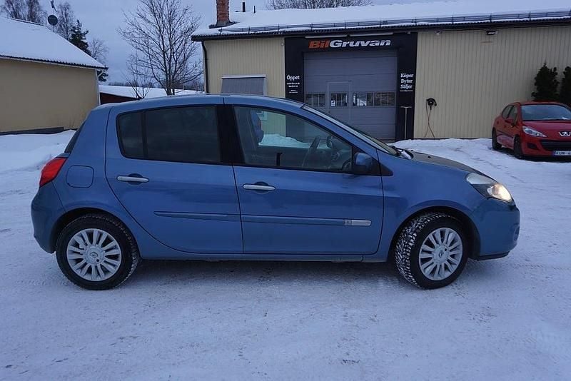 Begagnad Renault Clio R.S. 75 HK (55 kW) 2010 Blå Halvkombi