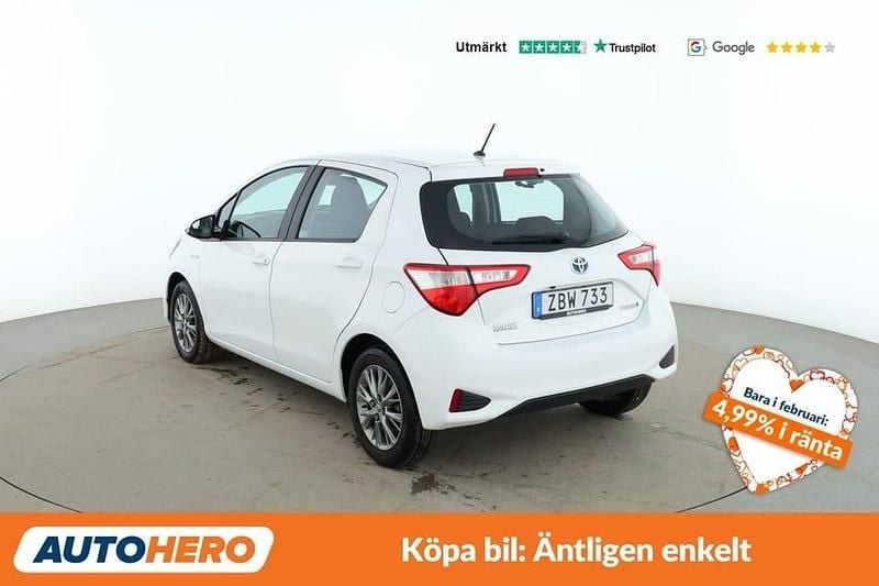 Begagnad Toyota Yaris Hybrid Active 102 HK (75 kW) 2018 Vit Sedan
