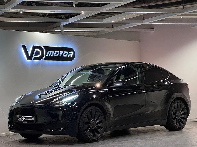 Svart Begagnad 2022 Tesla Model Y Performance SUV | 379 700 kr (Marknadspris) - Bild 1/4