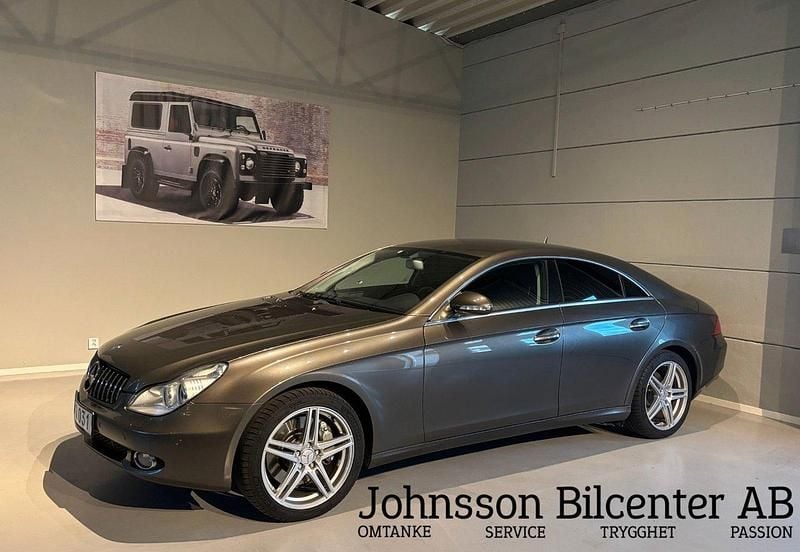 Grå Begagnad 2006 Mercedes CLS500 Sportkupé | 149 900 kr - Bild 1/4