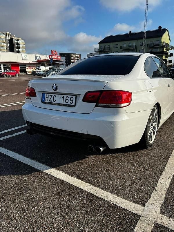 Begagnad BMW 325 M Sport 218 HK (160 kW) 2009 Sportkupé