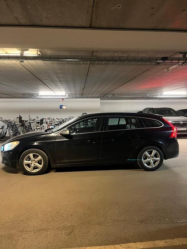 Begagnad Volvo V60 163 HK (119 kW) 2011 Svart metallic Kombi