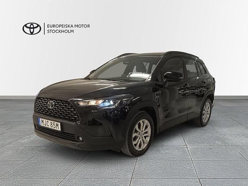 Svart Begagnad 2024 Toyota Corolla Cross Active SUV | 369 900 kr (Marknadspris) - Bild 1/2