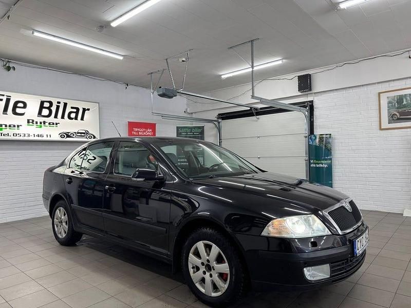 Begagnad Skoda Octavia 150 HK (110 kW) 2005 Svart Halvkombi